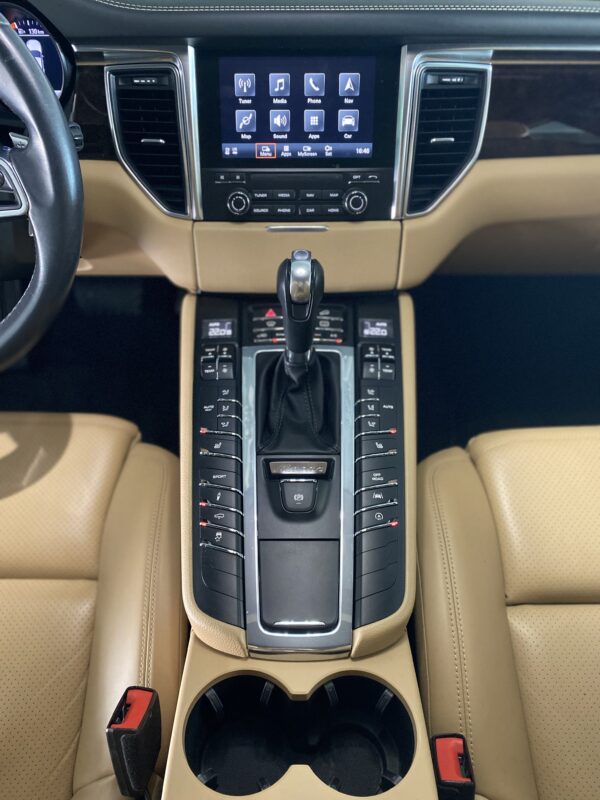 Porsche Macan 2.0 – Image 10