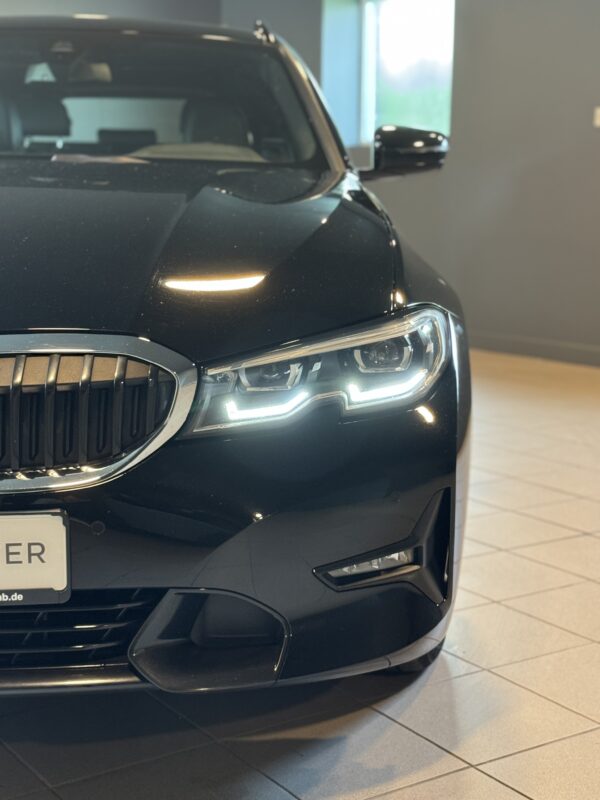 BMW 320D Touring sDrive – Image 9