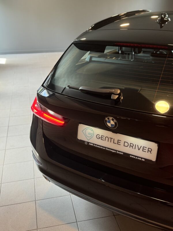 BMW 320D Touring sDrive – Image 6