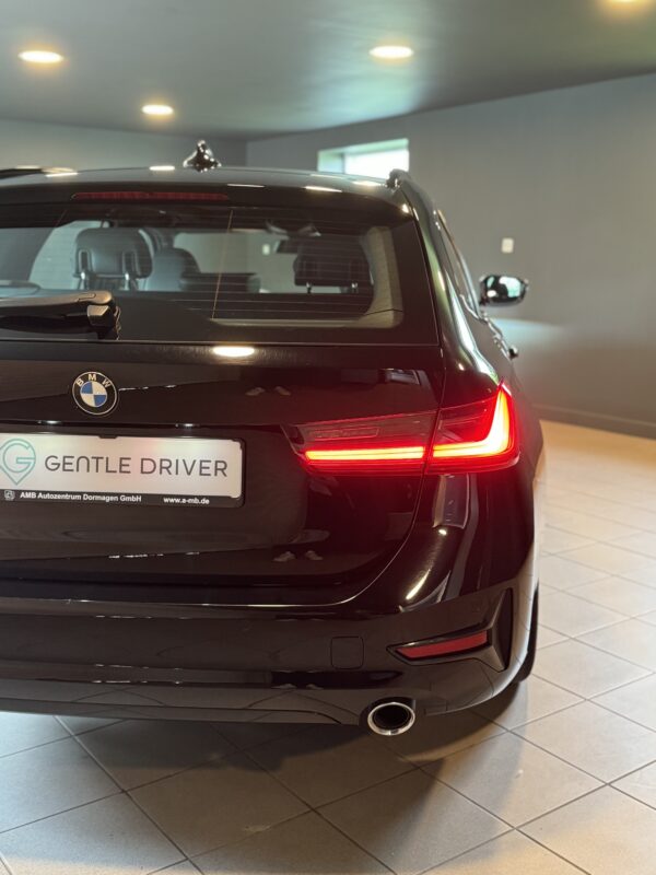 BMW 320D Touring sDrive – Image 4