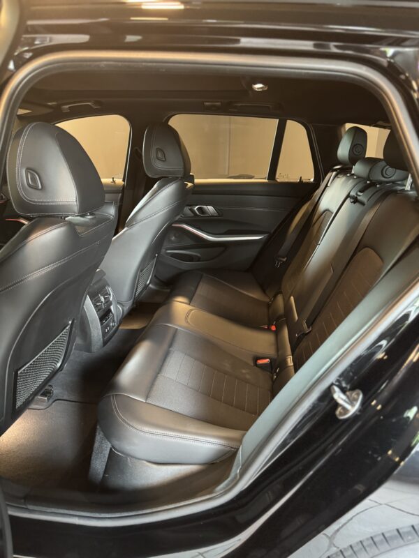 BMW 320D Touring sDrive – Image 12