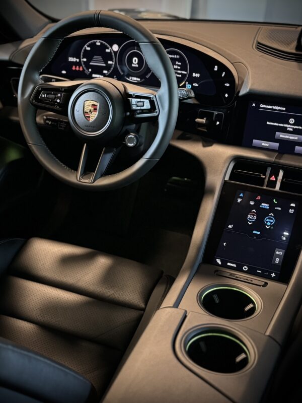 Porsche Taycan 4 Cross Turismo – Image 10