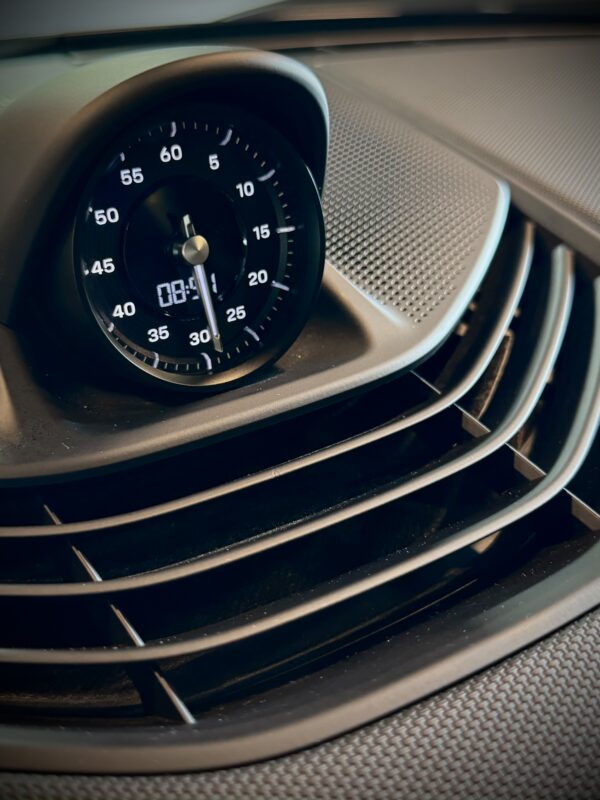 Porsche Taycan 4 Cross Turismo – Image 12