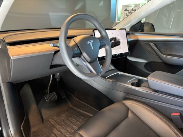 Tesla Model Y Long Range Dual – Image 13