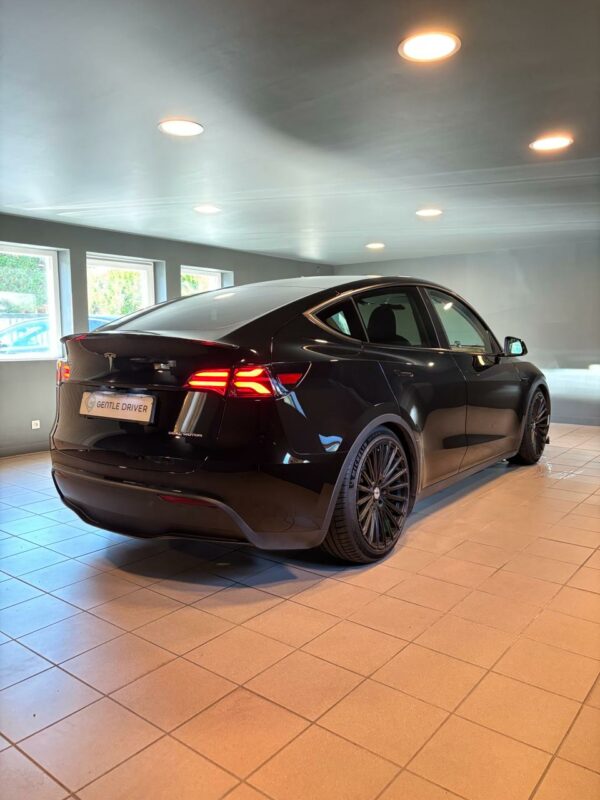 Tesla Model Y Long Range Dual – Image 9